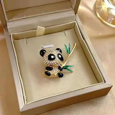  Cute Panda bambo Holding Trendy Brooch/Pin 